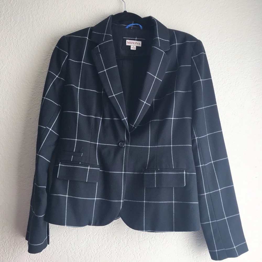 Wide plaid black & white blazer size 4